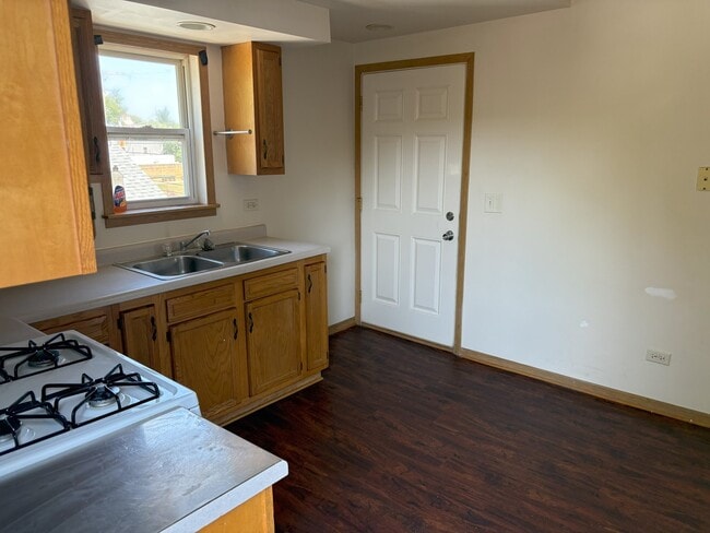 27 N Hickory St in Joliet, IL - Building Photo - Building Photo