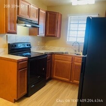 208 S 10th St in Orange, TX - Building Photo - Building Photo