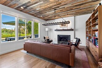 23477 Palm Dr in Calabasas, CA - Building Photo - Building Photo