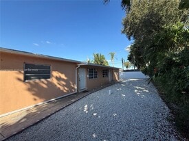 6301 Moseley St in Hollywood, FL - Building Photo