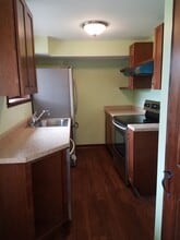 5920 Dendron Ln in Greendale, WI - Foto de edificio - Building Photo