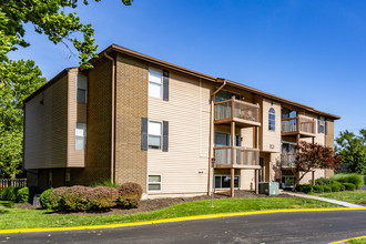 The Retreat at Mill Creek Apartments in Lenexa, KS - Foto de edificio - Building Photo