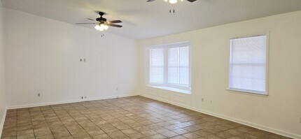 1087 Desert Shield St in Hinesville, GA - Building Photo - Building Photo