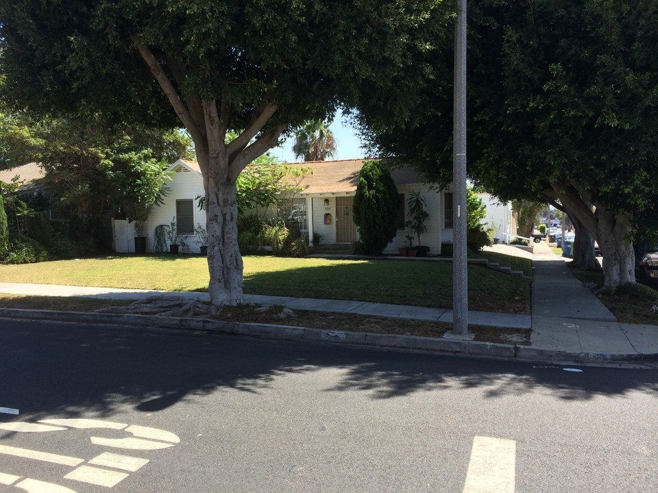 1312 Field Ave in Inglewood, CA - Foto de edificio