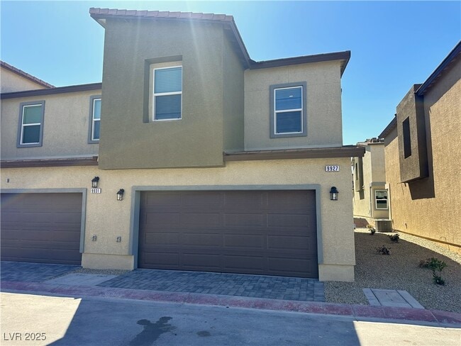 9927 Saffron Hls St