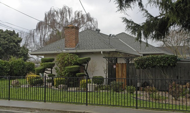 13127 Aurora Dr in San Leandro, CA - Foto de edificio - Building Photo