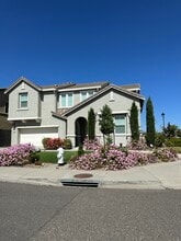 101 Clematis St in Vacaville, CA - Building Photo - Building Photo