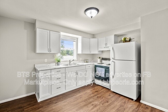 305 N Pleasant View St in Elmwood, IL - Building Photo - Building Photo