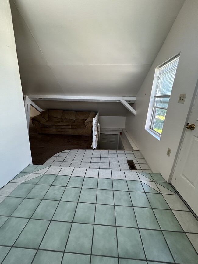 24 N 3rd St, Unit E in Womelsdorf, PA - Building Photo - Building Photo
