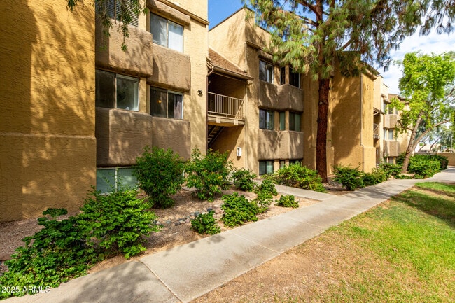 18811 N 19th Ave in Phoenix, AZ - Building Photo - Building Photo