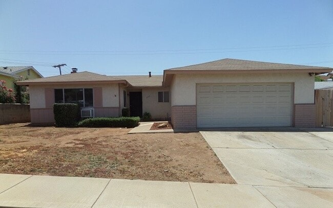 1604 Poinciana Dr