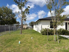 2421 NW 153rd St in Miami Gardens, FL - Building Photo - Building Photo