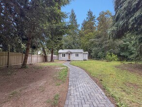 12060 10th Ave S in Burien, WA - Building Photo - Building Photo