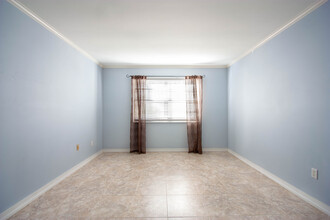 9301 SW 92nd Ave, Unit A-201 in Miami, FL - Building Photo - Building Photo