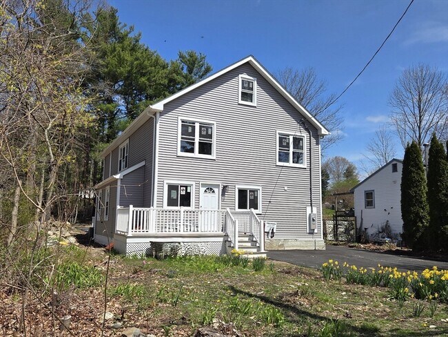 276 Sumner St in Stoughton, MA - Building Photo - Building Photo