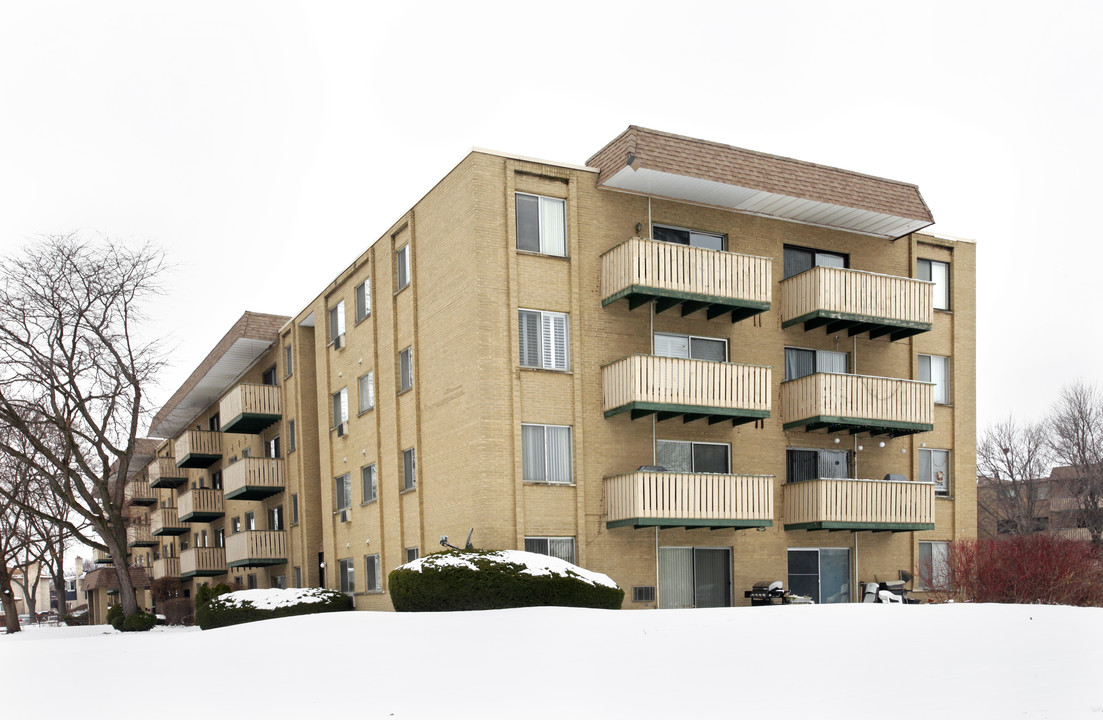 Westgate Condominiums in Mount Prospect, IL - Building Photo