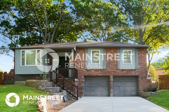 property at 816 NW Buckingham Pl