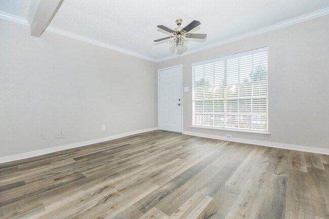 2067 Spenwick Dr in Houston, TX - Building Photo - Building Photo