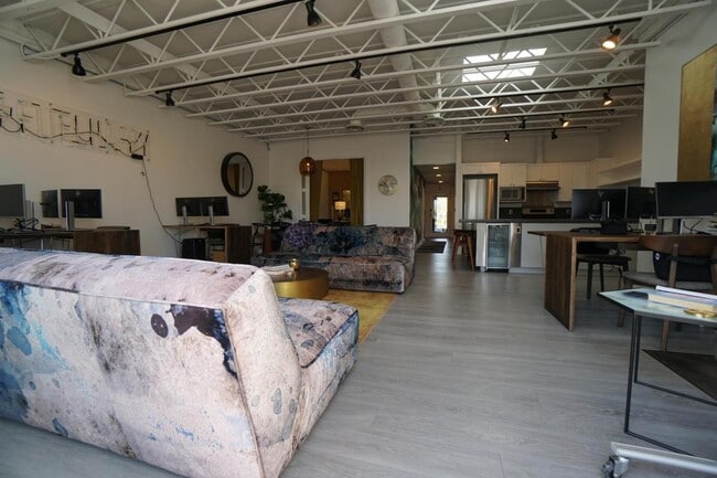 1509 Abbot Kinney Blvd, Unit Unit B in Venice, CA - Building Photo - Building Photo
