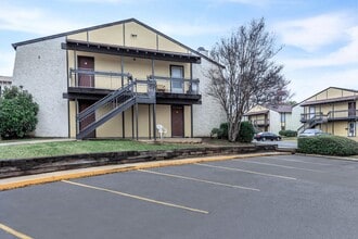 Centrum in Shreveport, LA - Building Photo - Building Photo
