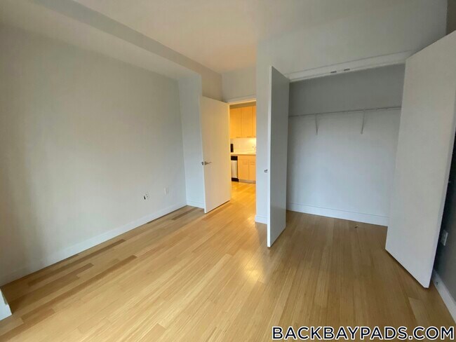1085 Boylston St