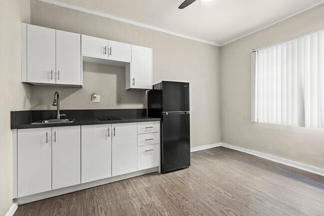 Langdon Park at Hollywood Studios in Los Angeles, CA - Foto de edificio - Building Photo