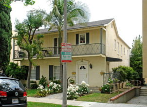 320-322 N Almont Dr in Beverly Hills, CA - Building Photo - Building Photo