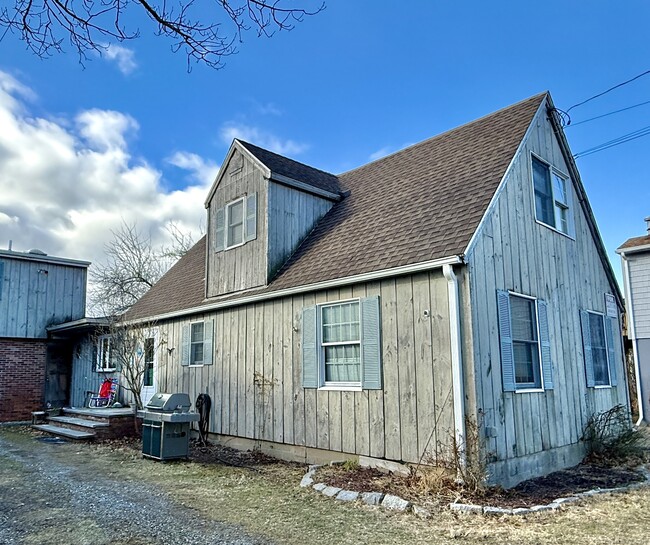 1070 Reef Rd in Fairfield, CT - Building Photo - Building Photo