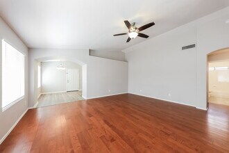 8335 W Columbine Dr in Peoria, AZ - Building Photo - Building Photo