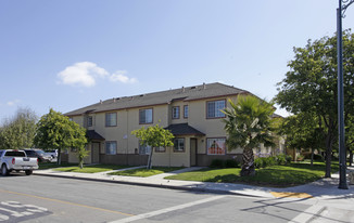 901-917 E Market St in Salinas, CA - Building Photo