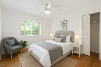 2028 NE 167th St in North Miami Beach, FL - Building Photo - Building Photo