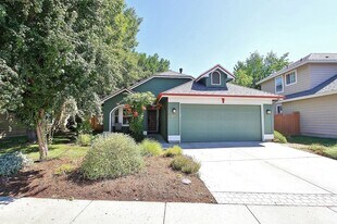 300 E Brookhollow Dr in Boise, ID - Building Photo