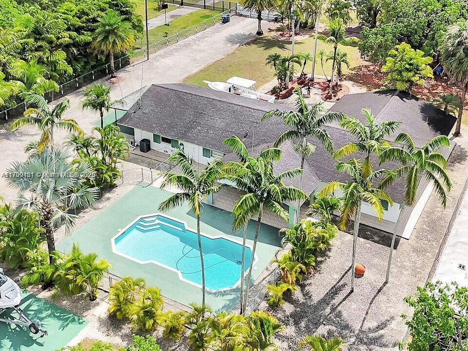 26100 SW 192nd Ave in Homestead, FL - Building Photo