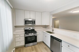 705 S Milwaukee Ave in Libertyville, IL - Building Photo