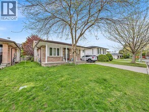 1493 Azalia Crescent in Windsor, ON - Building Photo - Building Photo