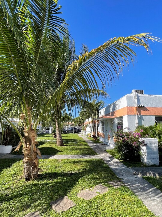 11050 Biscayne Blvd in Miami, FL - Building Photo