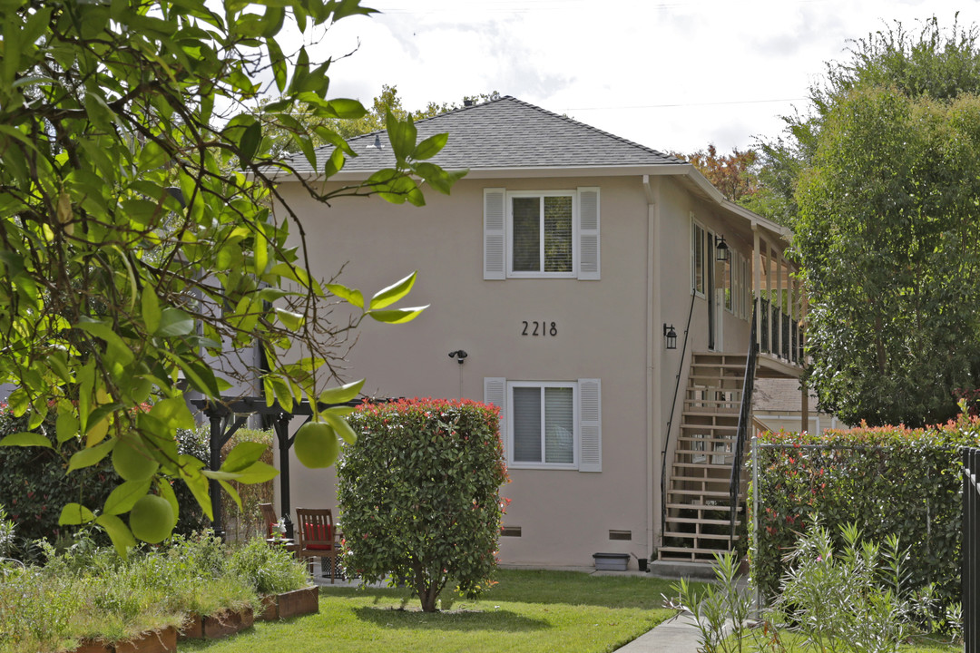 2218 S St in Sacramento, CA - Building Photo