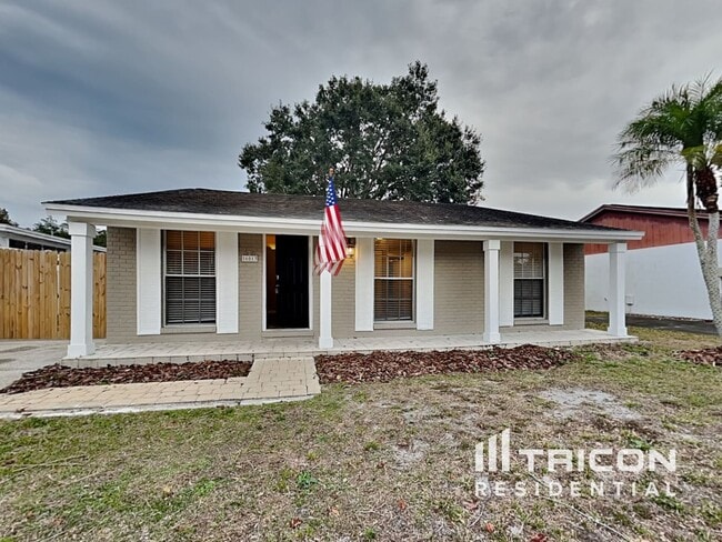 16013 Woodpine Dr in Tampa, FL - Building Photo - Building Photo