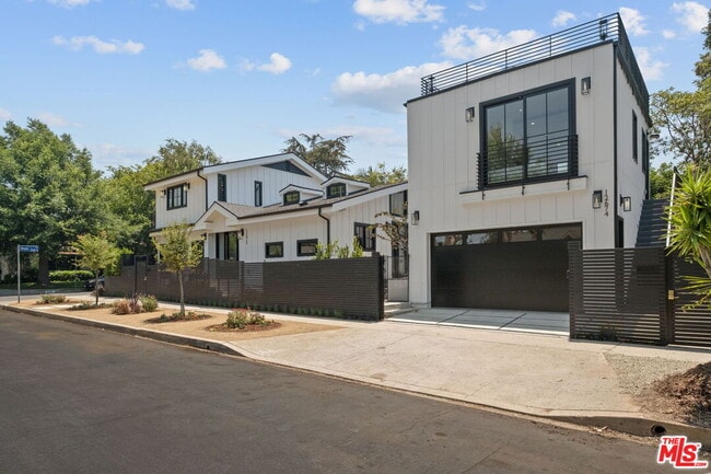 12672 Stanwood Dr in Los Angeles, CA - Building Photo - Building Photo