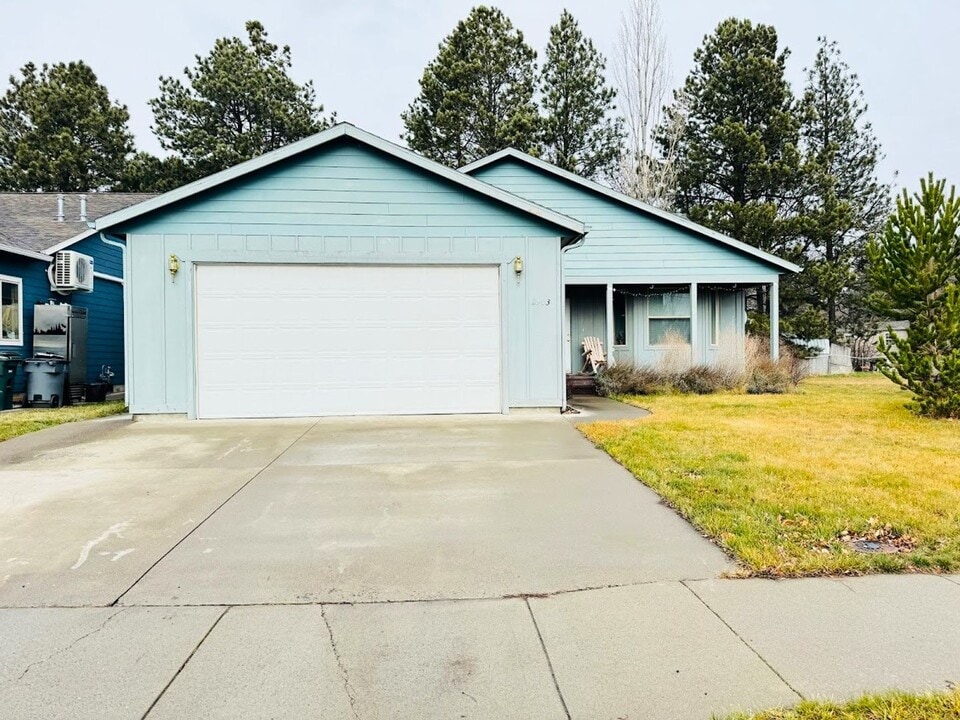 2903 Misty Ave in La Grande, OR - Building Photo