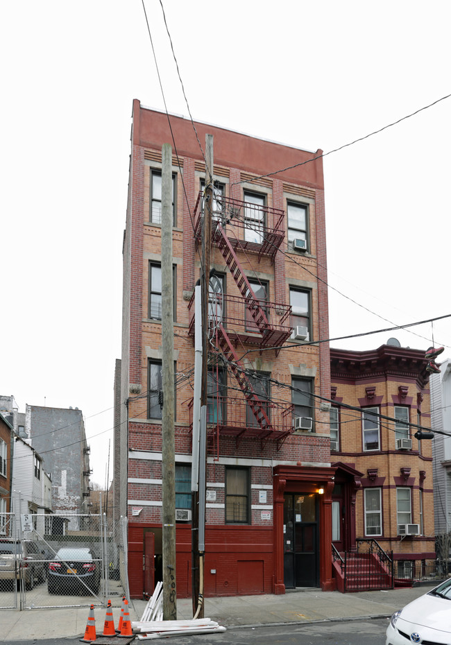 236 E 197th St in Bronx, NY - Building Photo - Building Photo