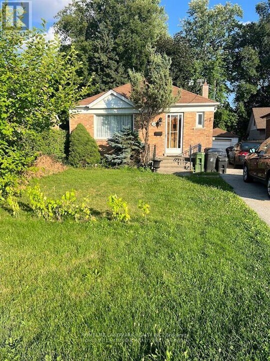 47 Boem Ave in Toronto, ON - Building Photo