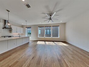 129 E Oscar Dr in Dallas, TX - Building Photo - Building Photo