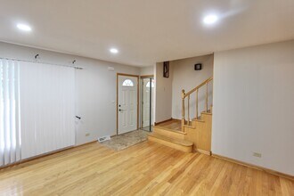 7108 W Niles Ave in Niles, IL - Building Photo - Building Photo