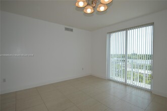 7275 SW 90th Way in Kendall, FL - Building Photo - Building Photo