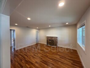 5021 73rd St in Sacramento, CA - Foto de edificio - Building Photo