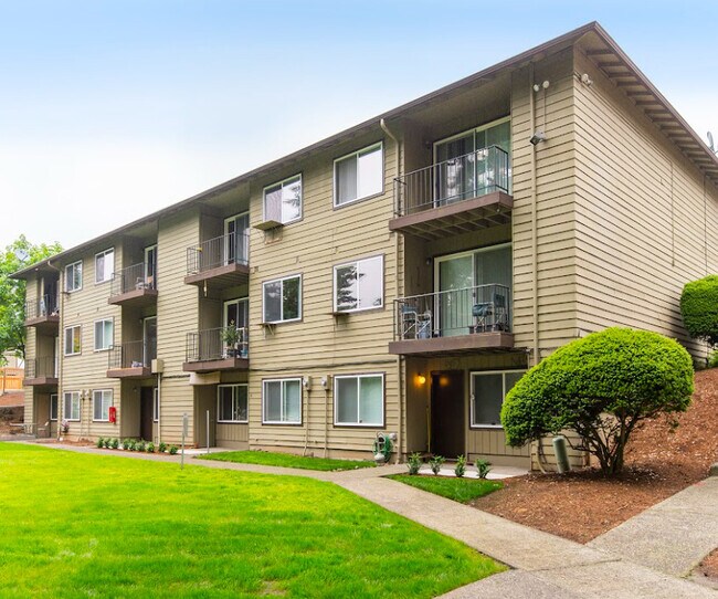 Gladstone Forest Apartments in Gladstone, OR - Building Photo - Building Photo
