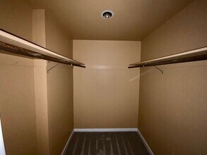 617 W Mercer Pl in Seattle, WA - Building Photo - Building Photo