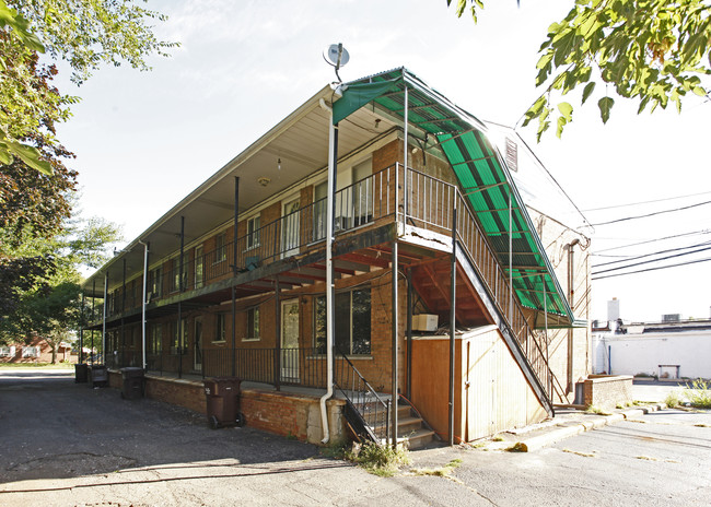 Maplewood Apartments in Garden City, MI - Building Photo - Building Photo