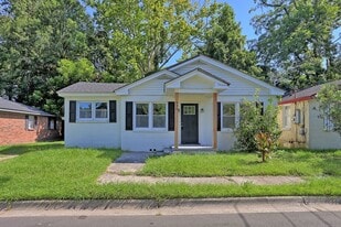 636 W 48th St in Savannah, GA - Building Photo